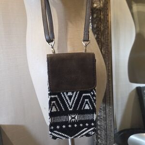 THIRTY ONE "Call Me" Crossbody In Reo Weave.  NWOT.